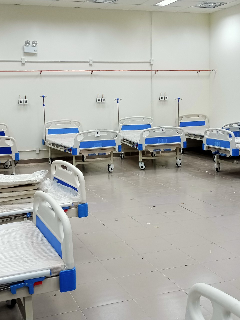 Thi công tại bệnh viện dã chiến TPHCM 14